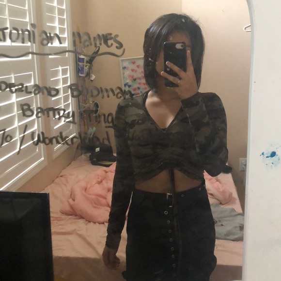 Adjustable String Long Sleeve Crop Top - Picture 4 of 4